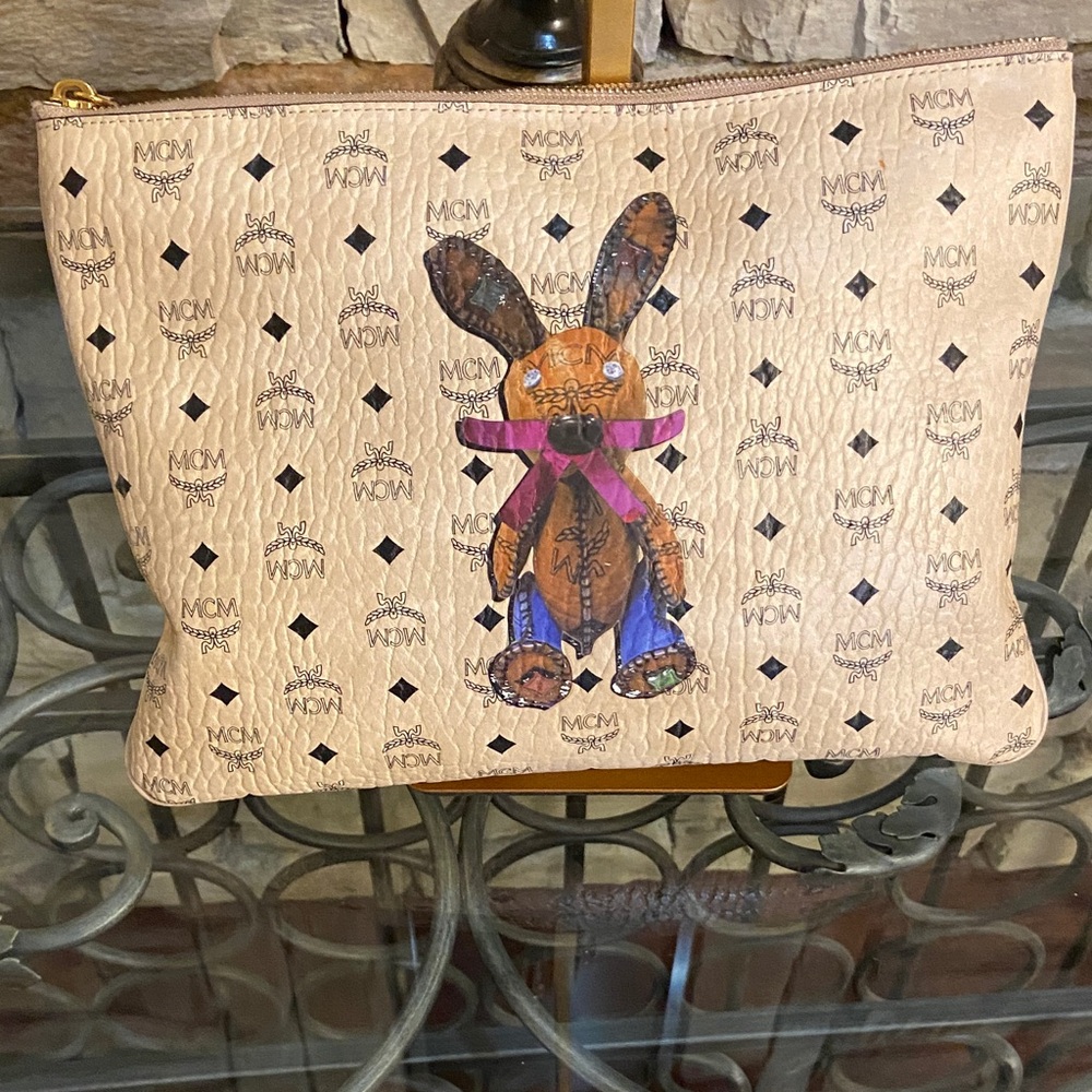 MCM Tan Visetos Rare Rabbit Limited Edition Medium Size Clutch - Picture 2 of 13
